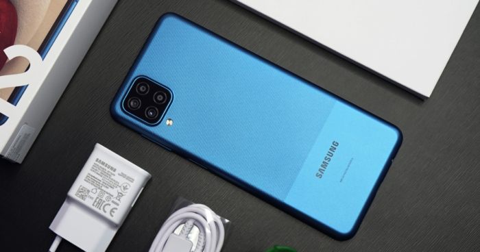 Samsung Galaxy A12'nin arka yüzü