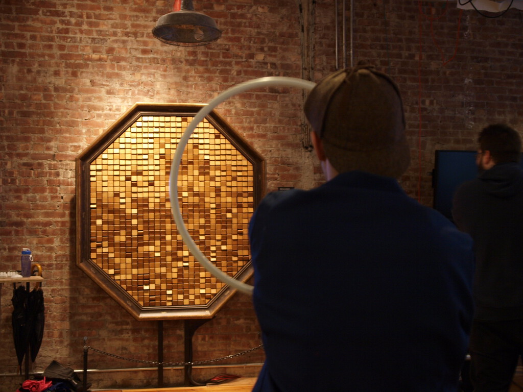 İzleyiciyle etkileşime giren mekanik aynalarla sanat: Bu yaratıcının şaşırtıcı önerisi mühendisliği bir fanteziye dönüştürüyor