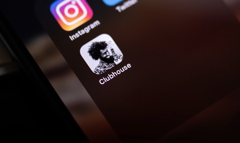 Clubhouse, App Store'da zaten 8 milyon indirmeyi aşacaktı: yeni bir sosyal ağ türü boş