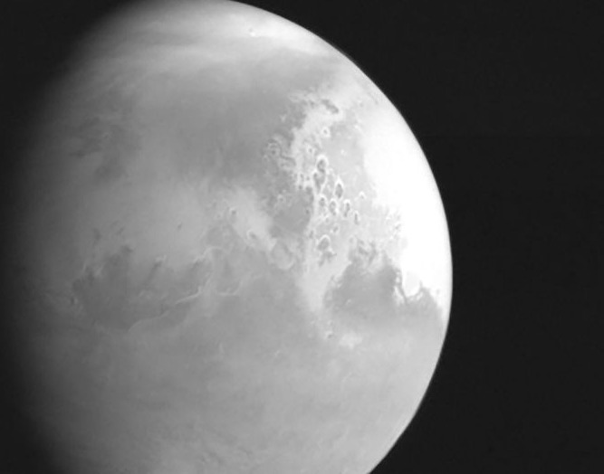 Kızıl gezegen, siyah beyaz: Çin, Mars'ın ilk fotoğrafını yayınladı