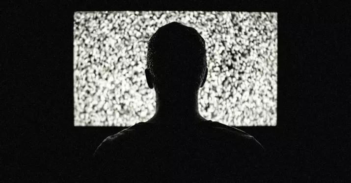 Televizyon neden kendi kendine açıldı? sebepler bunlar